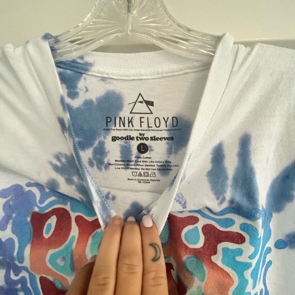 Goodie 2 Sleeves size Large Pink Floyd muscle tee